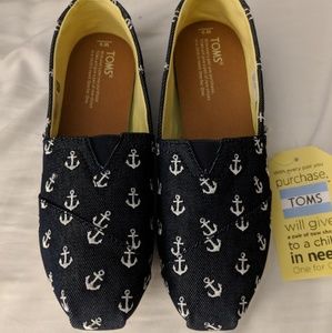 NWT Toms Size 9 Navy Anchors